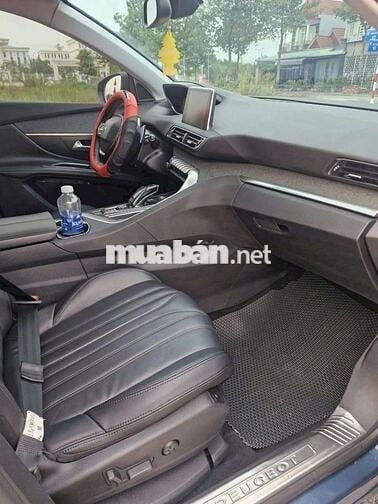 Ô tô Peugeot 5008 đời 2018, 7 chỗ, màu xanh