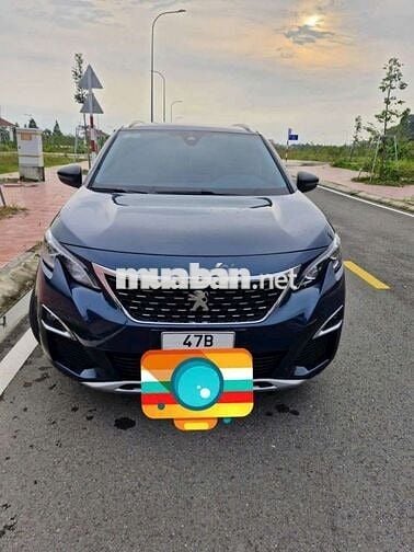 Ô tô Peugeot 5008 đời 2018, 7 chỗ, màu xanh