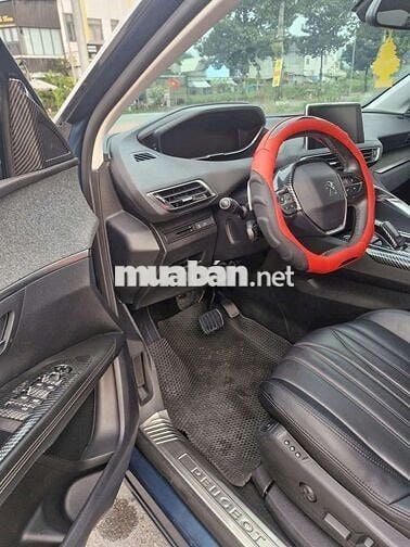 Ô tô Peugeot 5008 đời 2018, 7 chỗ, màu xanh