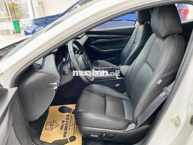 Mazda 3 2024 HB Sport Premium - 24000km