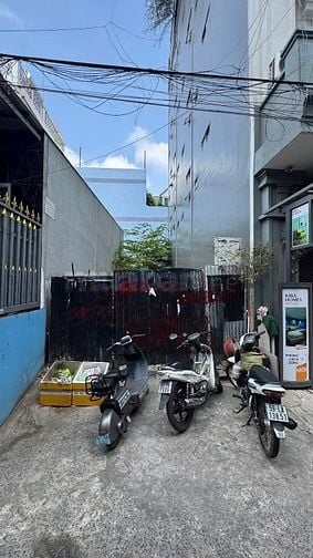 Nhà nát tiện xây mới 4x19 vuông vức vị trí đẹp