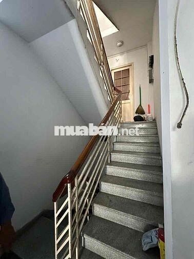 CHDV KẾ BÊN TRƯỜNG HUTECH. GẦN 100M2. NGANG 5,5M. HXH SÁT MT. 170TR/M