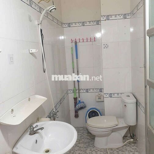 Phòng ngay Cá Sấu Hoa Cà, 35m2 có phòng ngủ riêng