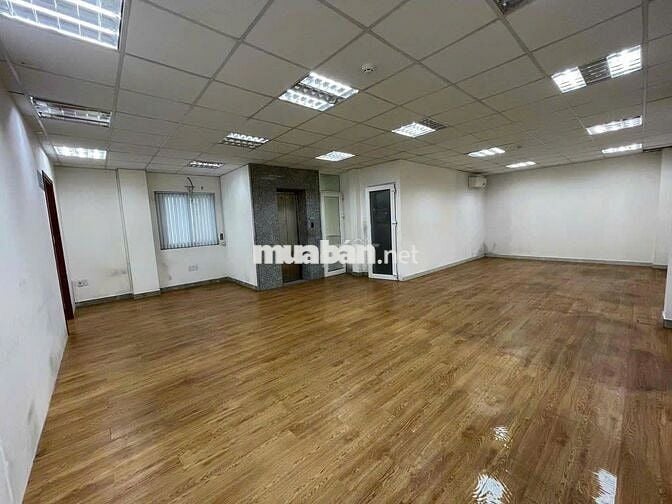 Cho thuê nhà mặt tiền đường Nhất Chi Mai, dt 8x18 trệt 4 lầu