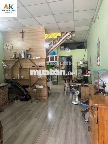 892HBC - Có sân để xe , đằng sau có 2 phòng đang cho thuê
