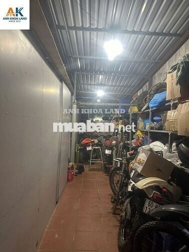 892HBC - Có sân để xe , đằng sau có 2 phòng đang cho thuê