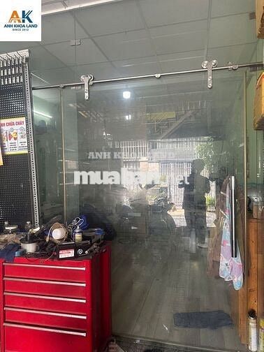 892HBC - Có sân để xe , đằng sau có 2 phòng đang cho thuê