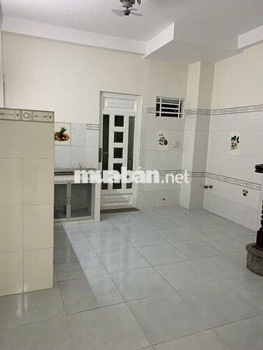 Nhà mặt tiền hẻm ô tô trong nhà.