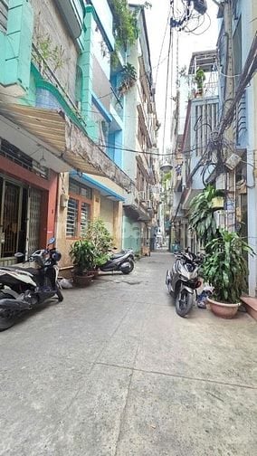Q10- HẺM 1 SẸC NGUYỄN CHÍ THANH- 3 TẦNG-2 PHÒNG NGỦ-NHỈNH 4 TỶ