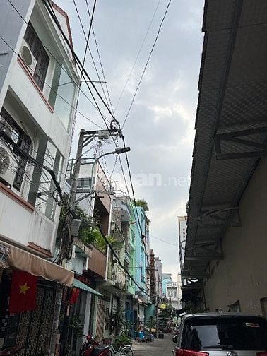Trệt 2Lầu HXH ĐẬU CỬA LẠC LONG QUÂN ngay CV ĐẦM SEN 