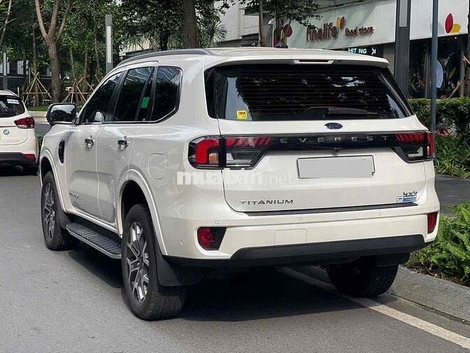 Ford Everest 2024 Titanium+ 2.0 AT 4x4 - 12000 km