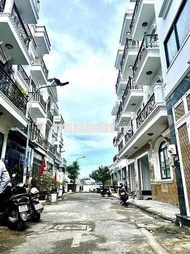 đường HT05, nằm sát đường Nguyễn Ảnh Thủ và chợ Hiệp Thành trư