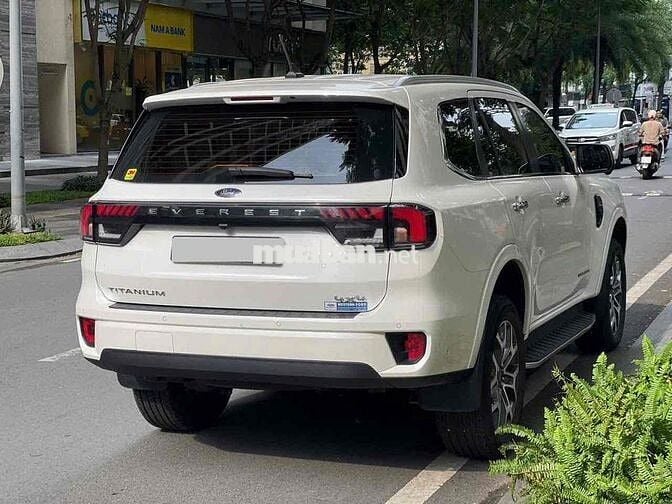 Ford Everest 2024 Titanium+ 2.0 AT 4x4 - 12000 km
