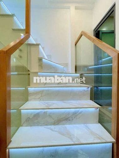 Q4, Bến Vân Đồn, nhà mới ở ngay, ko quy hoạch, 2 tầng, 25.5m², 2.45 tỷ