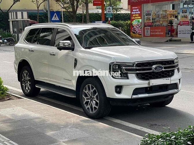 Ford Everest 2024 Titanium+ 2.0 AT 4x4 - 12000 km