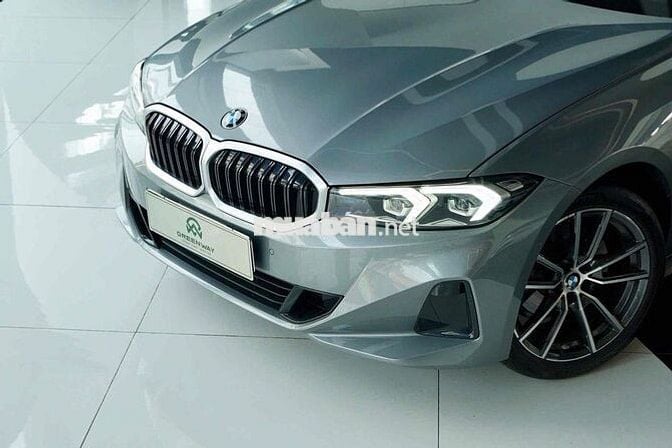 BMW 3 Series 2023 320i Sport Line - 16000 km