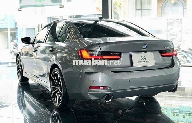 BMW 3 Series 2023 320i Sport Line - 16000 km