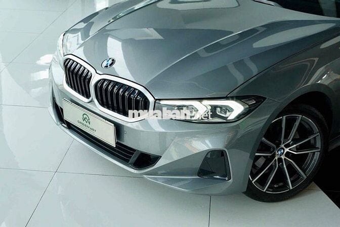 BMW 3 Series 2023 320i Sport Line - 16000 km