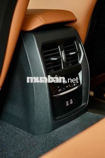 BMW 3 Series 2023 320i Sport Line - 16000 km