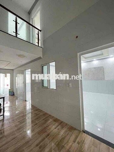 Nhà 10x18m trệt lầu có nội thất KDC Hồng Loan