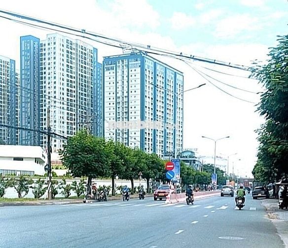 GẤP BÁN -NHÀ 3 TẦNG - 5X30 -150M2- CHỈ 6,5 TỶ-NGAY VINVOM DĨ AN -