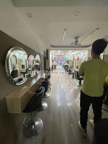 Bán Nhà Kinh Doanh, Mặt Phố Quỳnh Mai 98m, tầng 1, mt 4.4m, 10.5 tỷ