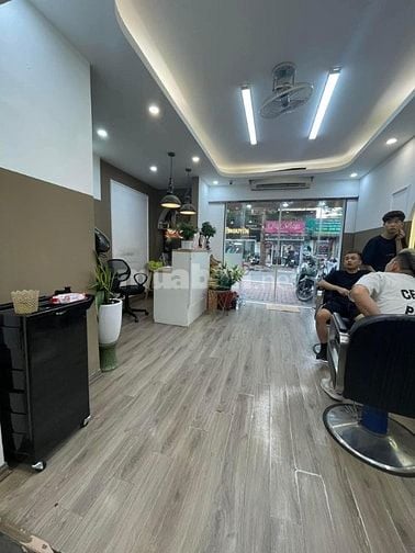 Bán Nhà Kinh Doanh, Mặt Phố Quỳnh Mai 98m, tầng 1, mt 4.4m, 10.5 tỷ