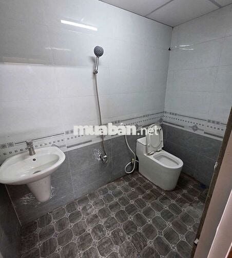 Nhà 60m2 có 2pn 2máy lạnh 1wc Hiệp Bình HBC 7triệu
