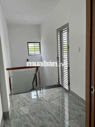 Ngợp ngân hàng giảm 200 tr thanh lý nhà 1 trệt 2 lầu tặng hết nội thất