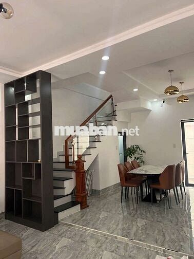 Ngợp ngân hàng giảm 200 tr thanh lý nhà 1 trệt 2 lầu tặng hết nội thất