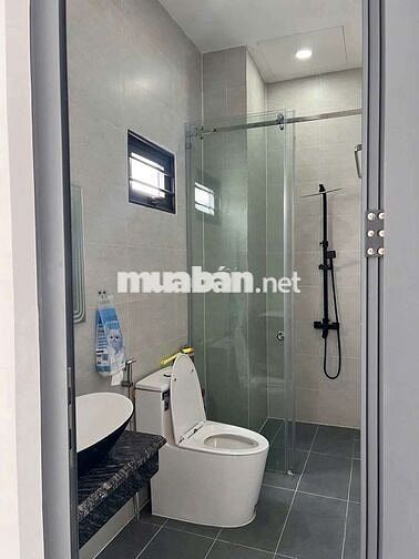 Ngợp ngân hàng giảm 200 tr thanh lý nhà 1 trệt 2 lầu tặng hết nội thất