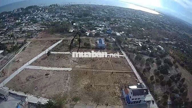Đất  thích hợp làm nhà vườn tại long hải. View núi + biển cực chill.
