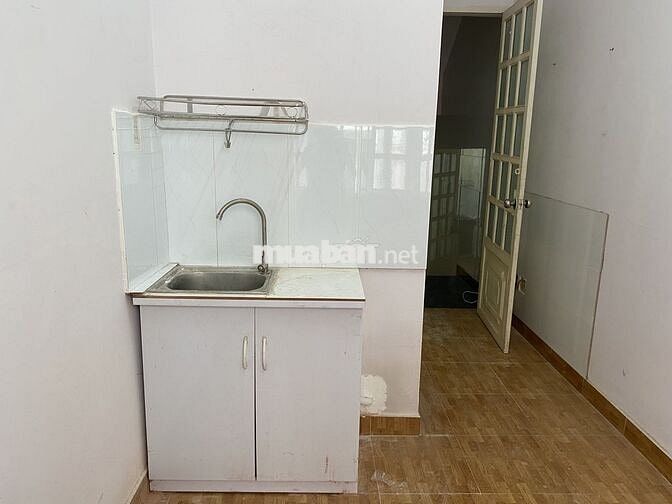 Phòng như hình gần chợ bà chiểu cửa sổ, bếp WC riêng có máy nước nóng