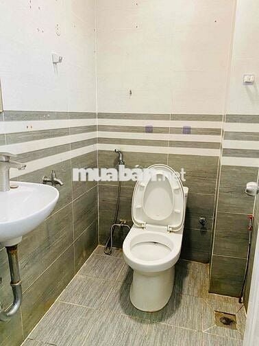 NHÀ GẦN CHUNG CƯ PICITY. TRỆT LẦU 2PN 2WC. ĐƯỜNG XE HƠI