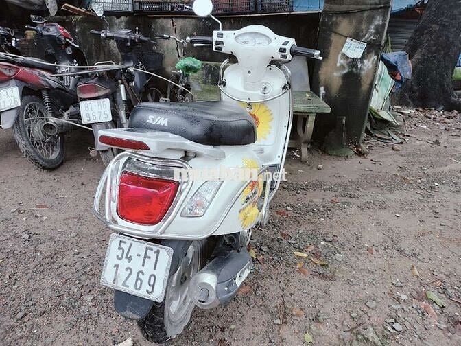 Xe máy SYM Attila màu trắng