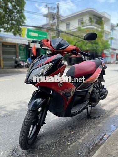 Xe máy Yamaha Nouvo LX màu đỏ đen