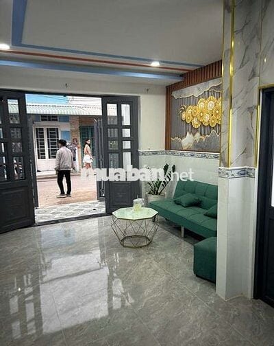 Nhà 2 mặt tiền, 1 trệt 1 lầu, DT 4x10m 585tr Long An