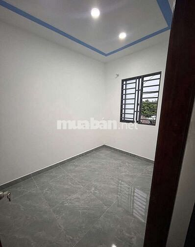 Nhà 2 mặt tiền, 1 trệt 1 lầu, DT 4x10m 585tr Long An