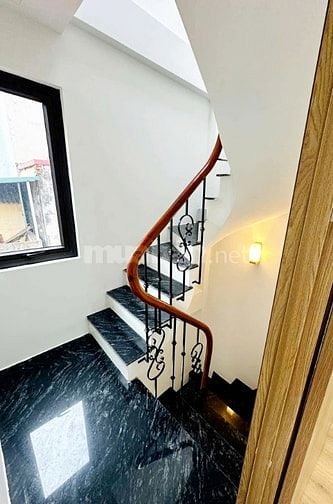 BÁN NHÀ ĐƯỜNG VÕ CHÍ CÔNG, SÁT PHỐ, NGÕ RỘNG, THÔNG TỨ TUNG, MT HƠN 5M