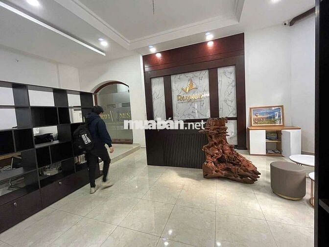 Cần cho thuê nhà biệt thự .DT 20x20 .1 trệt 2 lầu 5PN 5WS nhà mới
