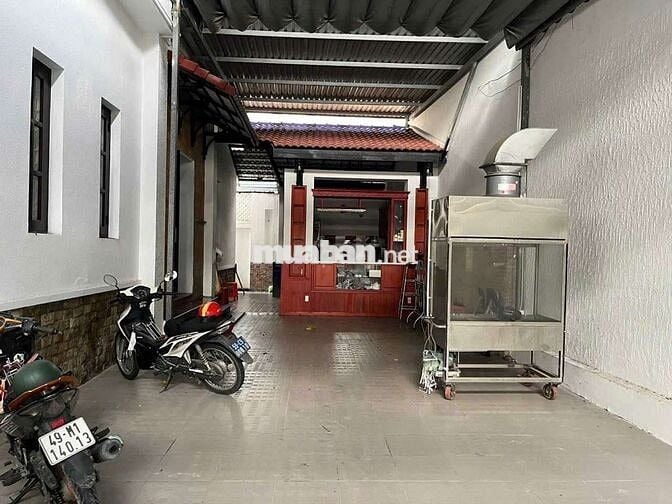 Cần cho thuê nhà biệt thự .DT 20x20 .1 trệt 2 lầu 5PN 5WS nhà mới