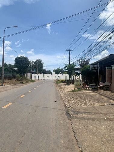 BÁN 1.842M2 ĐẤT Ở NÔNG THÔN,CÓ SẴN NHÀ,MẶT TIỀN NHỰA,DÂN CƯ ĐÔNG ĐÚC