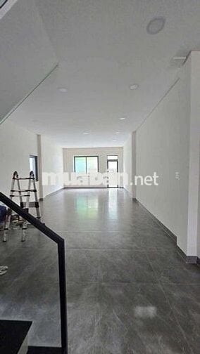 CHO THUÊ NHÀ 5X22( TRỆT+2LẦU+4PHÒNG+4WC)TRỐNG SUỐT MỚI 100%