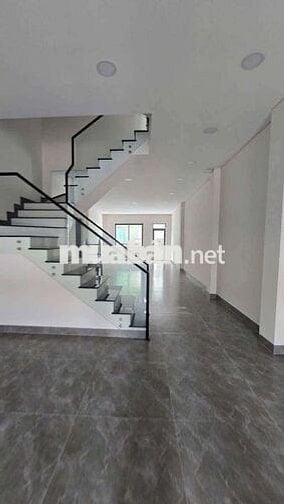 CHO THUÊ NHÀ 5X22( TRỆT+2LẦU+4PHÒNG+4WC)TRỐNG SUỐT MỚI 100%