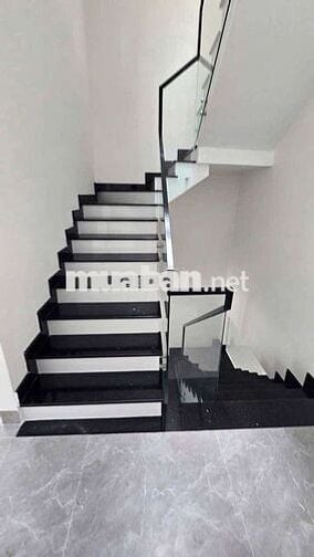 CHO THUÊ NHÀ 5X22( TRỆT+2LẦU+4PHÒNG+4WC)TRỐNG SUỐT MỚI 100%