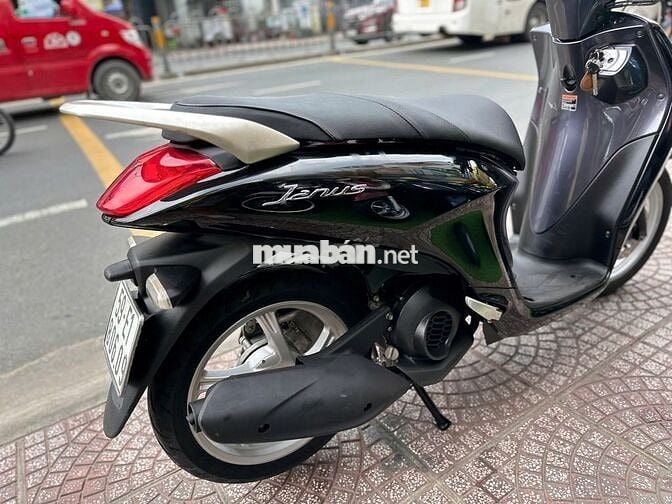 Xe máy Yamaha Janus đen, động cơ Blue Core