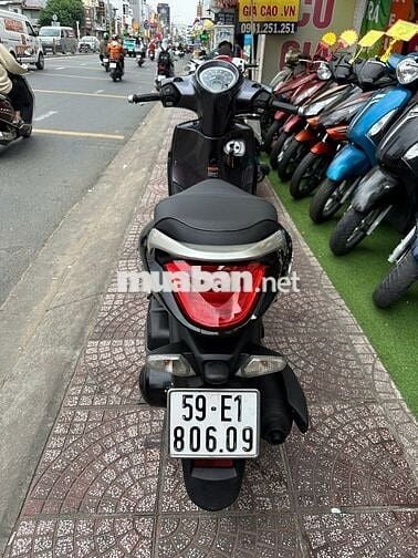 Xe máy Yamaha Janus đen, động cơ Blue Core