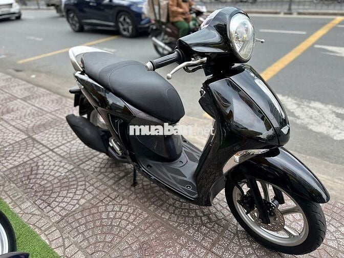 Xe máy Yamaha Janus đen, động cơ Blue Core