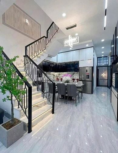 Nhà ngộp Tân Bình ở P4 Hoàng Việt 49m2 giá chỉ 2tỷ650tr. SỔ HỒNG RIÊNG
