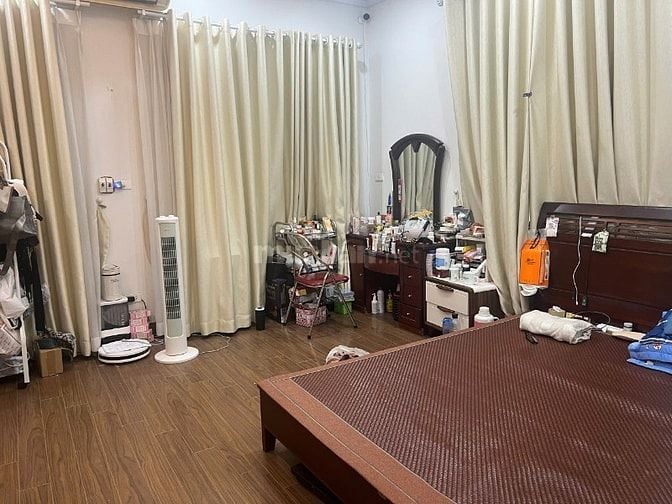 Bán gấp nhà phố Ngọc Lâm, Long Biên, DT 32m2 x 4 tầng, 3 mặt thoáng